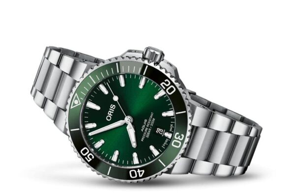 ORIS Aquis Date 5-Day Calibre 400 Automatic Divers Watch 41.5mm | Green