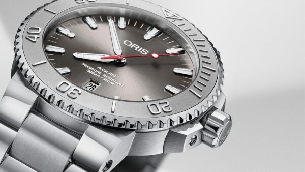 Oris Aquis Date Relief Automatic