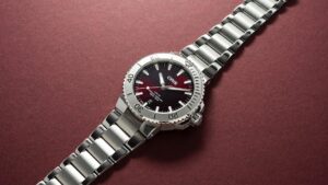 Oris Aquis Date Cherry 43.5mm Automatic Watch