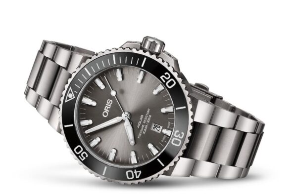 Oris Aquis Titanium Date Automatic Men`s